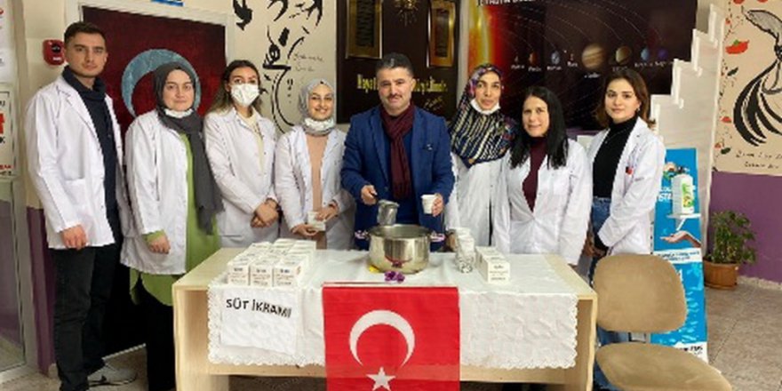 İLKEM’Lİ ÖĞRENCİLERDEN FARKINDALIK YARATAN SÜT İÇME ETKİNLİĞİ