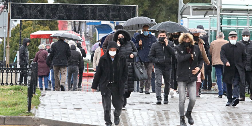 SAMSUN'DA VATANDAŞLAR MASKE TAKMAYI TERCİH EDİYOR