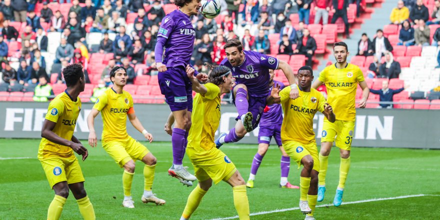 SAMSUNSPOR EVİNDE GOL YAĞMURUNA TUTULDU