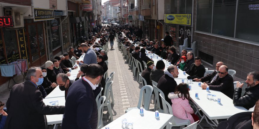 HAVZA BAKKAL BAYİİ VE MANAVLAR ESNAF ODASI YÖNETİMİNDEN 3000 KİŞİLİK YEMEK