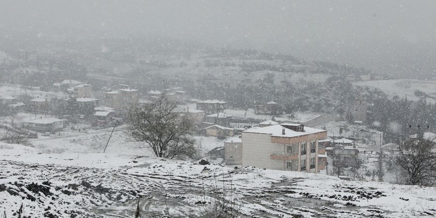 SAMSUN'DA KAR YAĞIŞI ETKİLİ OLUYOR