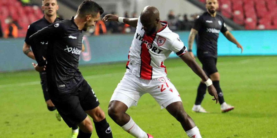 SAMSUNSPOR'DA FARK GİDEREK AÇILIYOR