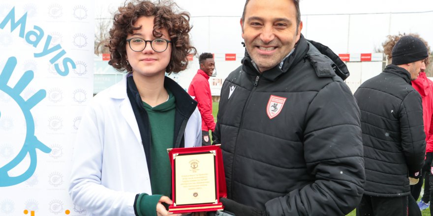 TÜRK TIP ÖĞRENCİLERİNDEN SAMSUNSPOR'A PLAKET