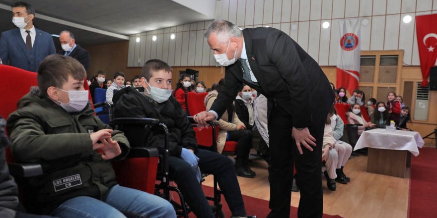 BAFRA’DA ÇANAKKALE DESTANI TİYATRO OYUNUYLA YENİDEN CANLANDI 
