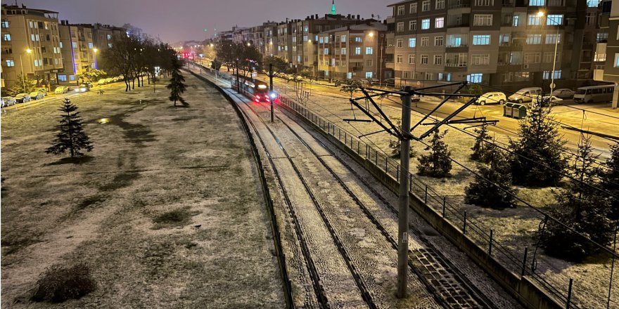 SAMSUN'DA KAR YAĞIŞI ETKİLİ OLUYOR