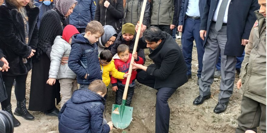 VEZİRKÖPRÜ'DE FİDANLAR TOPRAKLA BULUŞTURULDU