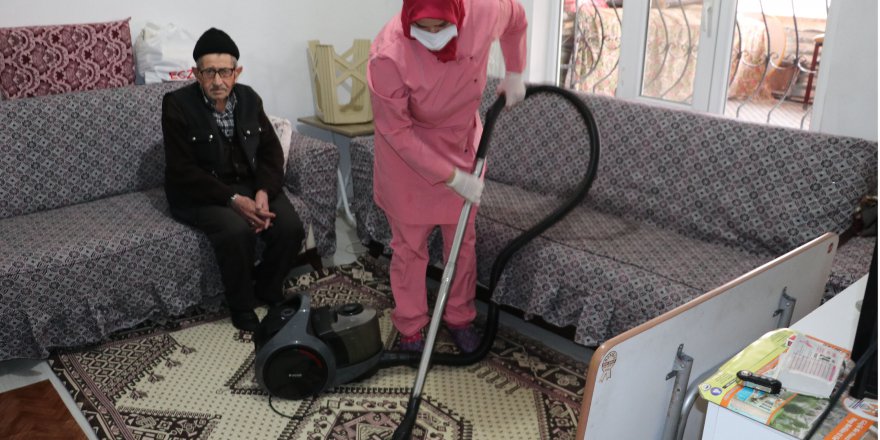 SAMSUN'DA VEFA PROJESİ İLE İHTİYAÇ SAHİPLERİNİN EVLERİ TEMİZLENİYOR