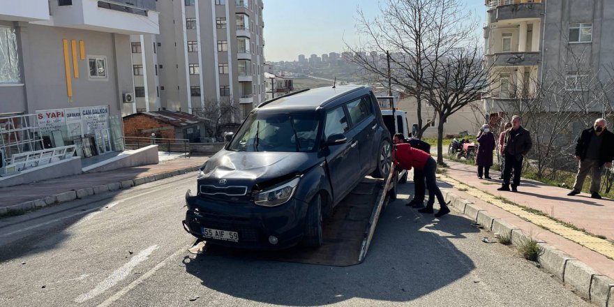 SAMSUN'DA ÖĞRENCİ SERVİSİ İLE OTOMOBİL ÇARPIŞTI, 10'U ÖĞRENCİ 15 KİŞİ YARALANDI
