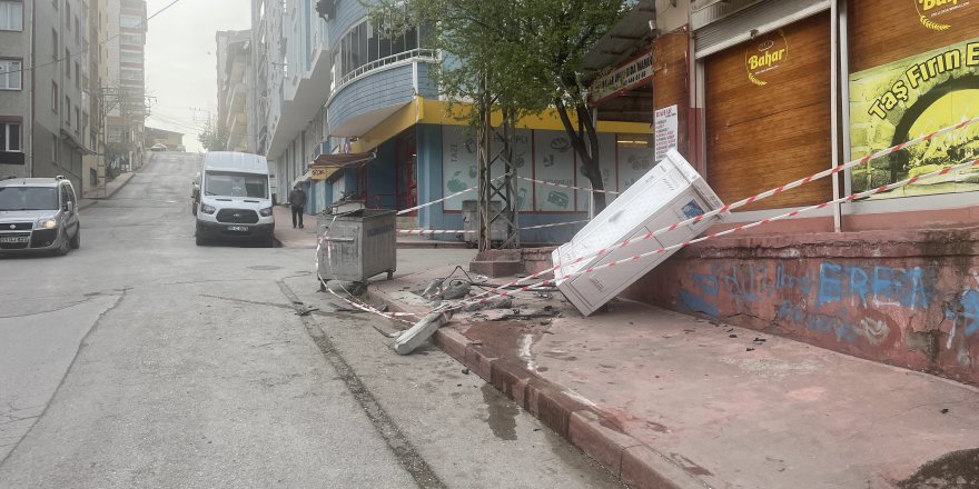 SAMSUN'UN İLKADIM İLÇESİNDE İKİ ARACIN ÇARPIŞTIĞI KAZADA 5 KİŞİ YARALANDI
