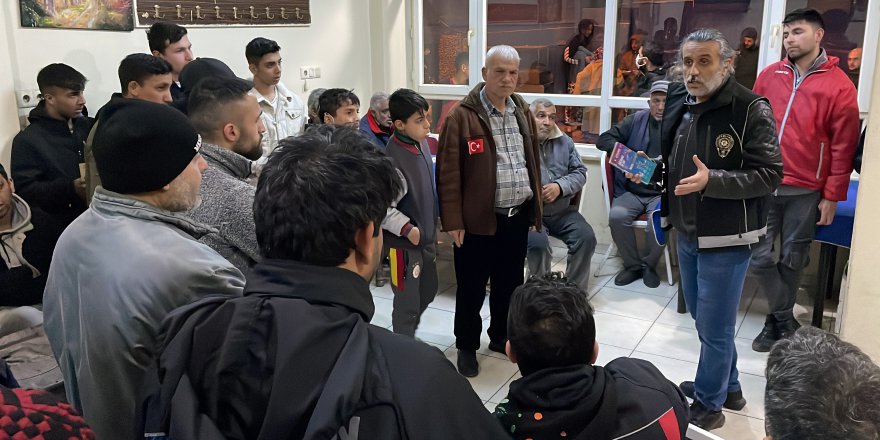 SAMSUN'DA NARKOTİK POLİSİ ROMAN MAHALLESİNDE UYUMA UYGULAMASINI ANLATTI