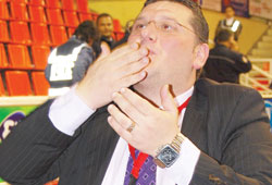 Başkan'dan yumruk şov