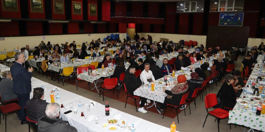 BAŞKAN TOPALOĞLU’NDAN PERSONELİNE İFTAR YEMEĞİ
