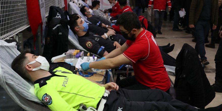 SAMSUN'DA POLİSLERDEN KAN BAĞIŞINA DESTEK