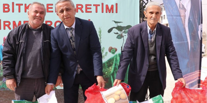 SAMSUN'DA ÜRETİCİYE PATATES VE KURU FASULYE TOHUMU DAĞITILDI