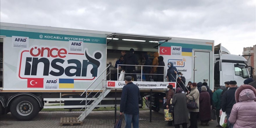 UKRAYNA'YA 67 TIR İNSANİ YARDIM MALZEMESİ VE 1 MOBİL MUTFAK TIRI GÖNDERİLDİ