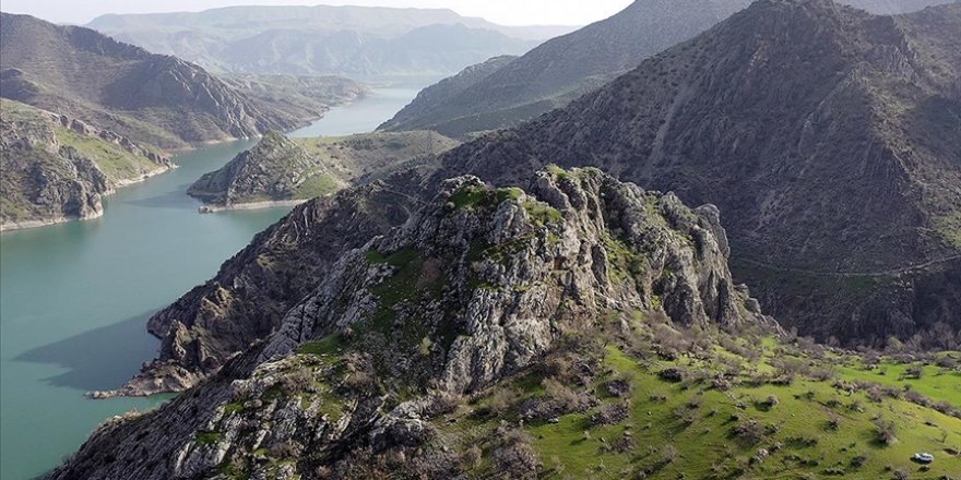 FIRAT NEHRİ KIYISINDA 1800 YILLIK ASKERİ GÖZETLEME KULESİ TESPİT EDİLDİ