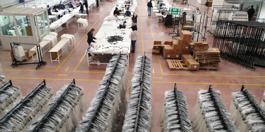 İSPANYA'YA İHRACAT REKORU HAZIR GİYİM VE KONFEKSİYON SEKTÖRÜ ÖNCÜLÜĞÜNDE GELDİ