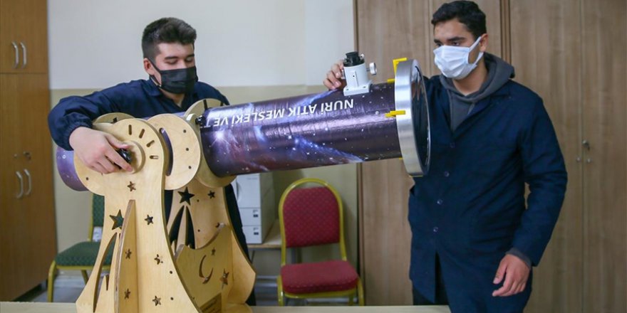 İZMİR'DE LİSELİLER ATIK MALZEMELERDEN YARARLANARAK TELESKOP YAPTI