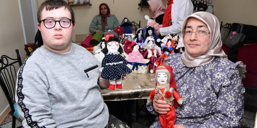 MELEK ANNENİN BEBEKLERİNE BÜYÜK TALEP