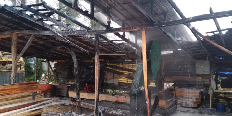 SAMSUN'DA KERESTE İMALATHANESİNDE ÇIKAN YANGIN SÖNDÜRÜLDÜ
