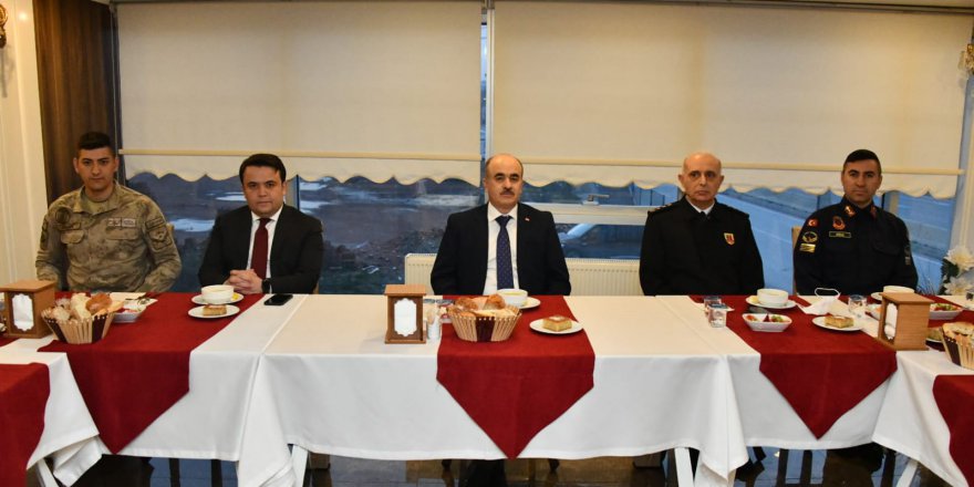 SAMSUN VALİSİ DAĞLI, JANDARMA KOMANDOLARLA İFTARDA BULUŞTU