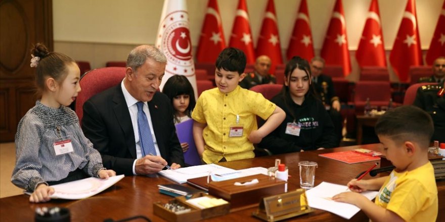 MİLLİ SAVUNMA BAKANLIĞINDA ÇOCUK SESLERİ YANKILANDI