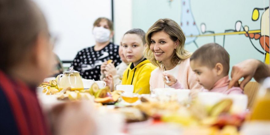 UKRAYNA'NIN FİRST LADY'Sİ OLENA ZELENSKA: HERKES BAŞKASININ ACISINI AZALTMAK İÇİN ELİNDEN GELENİ YAPIYOR
