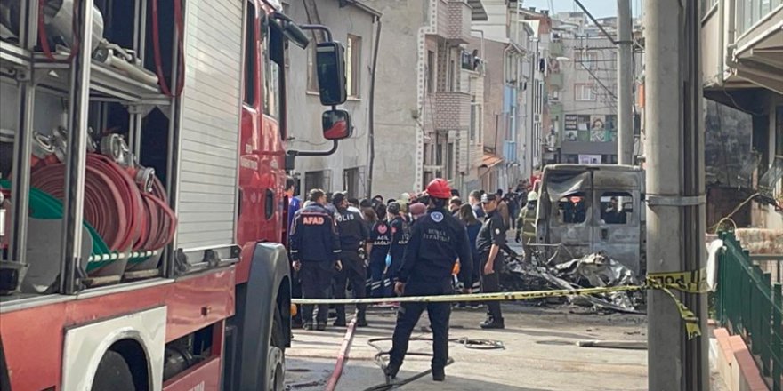EĞİTİM UÇAĞI EVLERİN ARASINA DÜŞTÜ