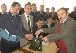 Gazi  kurbana hazırlanıyor