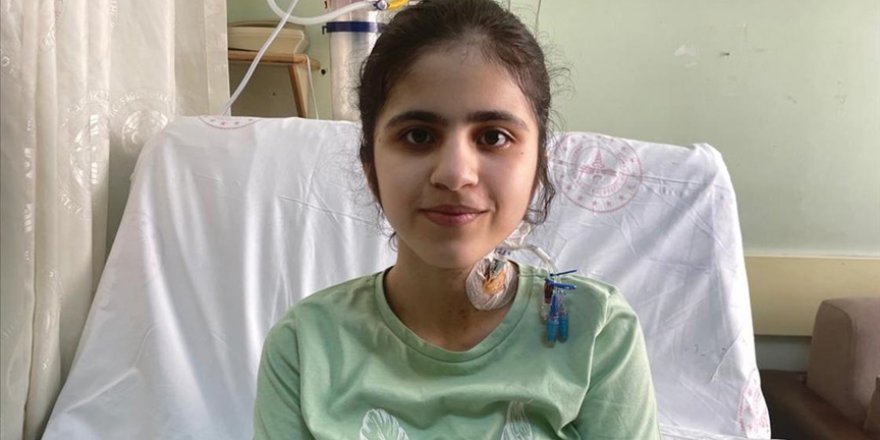 KİST NEDENİYLE 'AKCİĞER HARABİYETİ' YAŞAYAN ÇOCUK 3 AMELİYATLA SAĞLIĞINA KAVUŞTU
