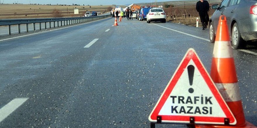 SAMSUN'DA TAKLA ATAN OTOMOBİLDEKİ 2 KİŞİ ÖLDÜ, 1 KİŞİ YARALANDI