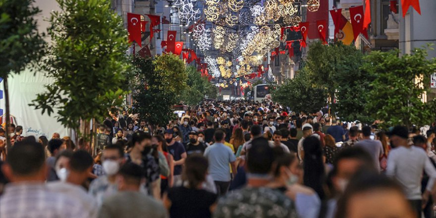 TÜRKİYE'DE YAKLAŞIK 2 YIL SONRA MASKESİZ SOSYAL HAYAT BAŞLADI