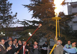 Doğalgaz meşalesi yakıldı
