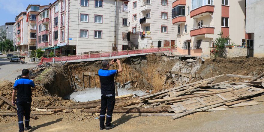 SAMSUN'DA TEMEL KAZISINDA TOPRAK KAYMASI YAŞANINCA 2 BİNA BOŞALTILDI