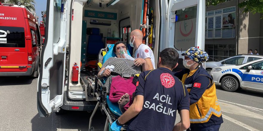 SAMSUN'DA İŞ YERİNDE ÇIKAN YANGINDA 4 KİŞİ DUMANDAN ETKİLENDİ