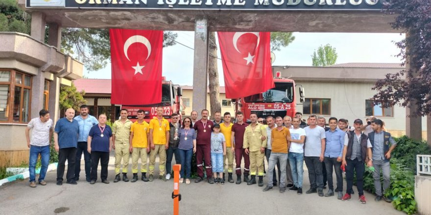 YARIŞMADA BİRİNCİ OLAN ORMAN İŞÇİLERİNE COŞKULU KARŞILAMA