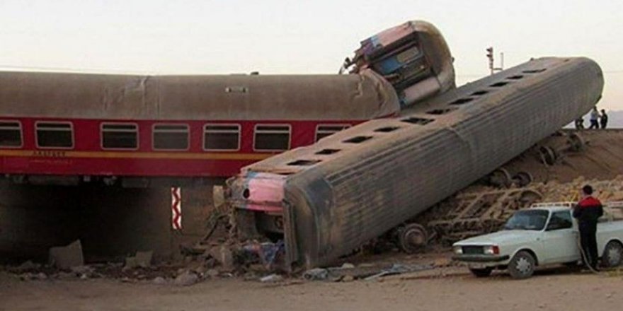 YOLCU TRENİNİN RAYDAN ÇIKMASI SONUCU 17 KİŞİ ÖLDÜ
