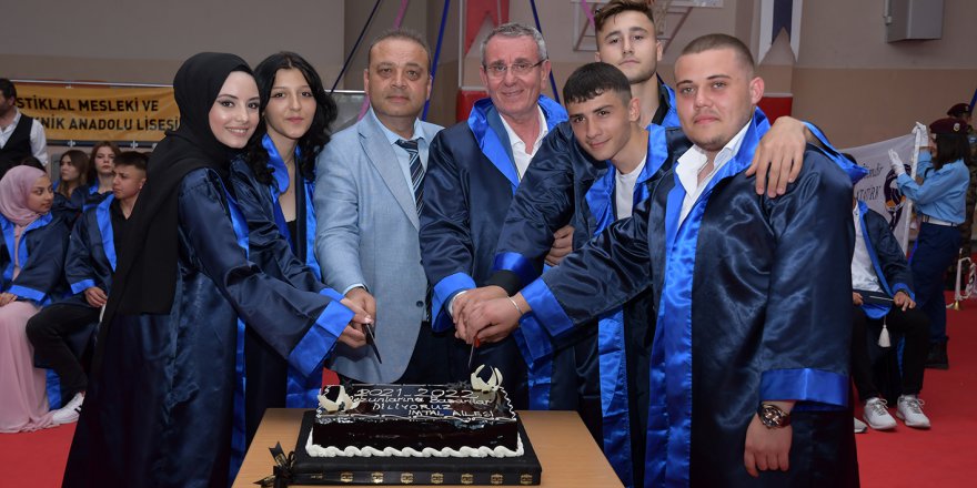 MURZİOĞLU’NA MEZUN OLDUĞU OKULDA DUYGULANDIRAN SÜRPRİZ