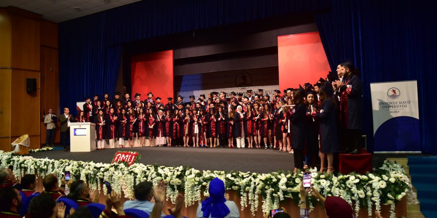 VETERİNER FAKÜLTESİNDE MEZUNİYET COŞKUSU