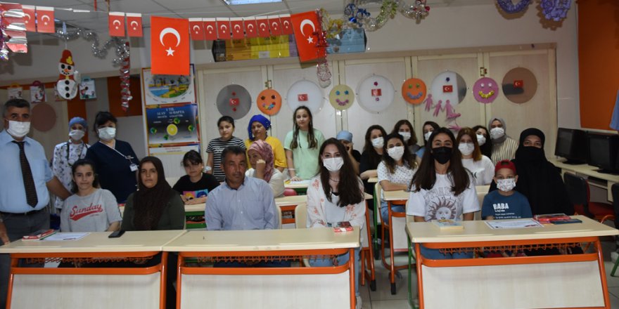 HASTANEDE YATAN ÇOCUKLAR İÇİN KARNE TÖRENİ DÜZENLENDİ