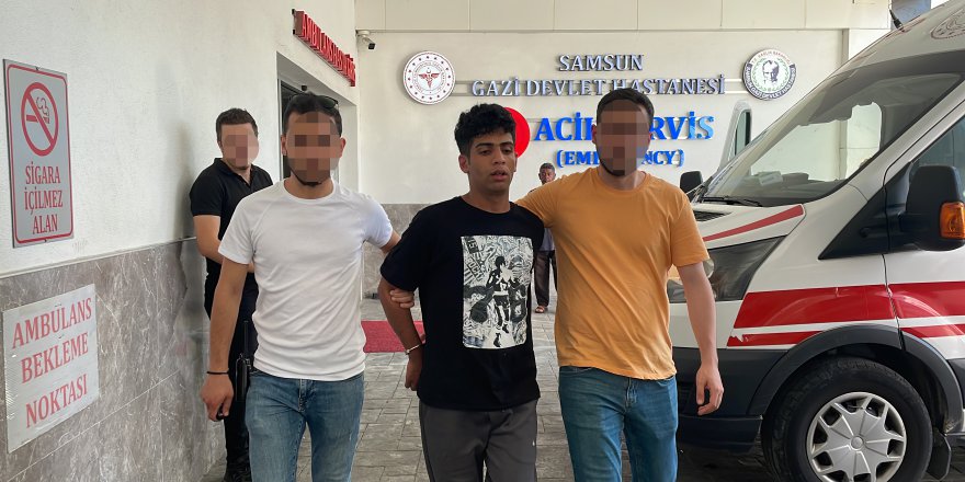 SAMSUN'DA TELEFONUNU GASBETTİĞİ KİŞİYİ BIÇAKLA YARALAYAN ŞÜPHELİ KOVALAMACAYLA YAKALANDI