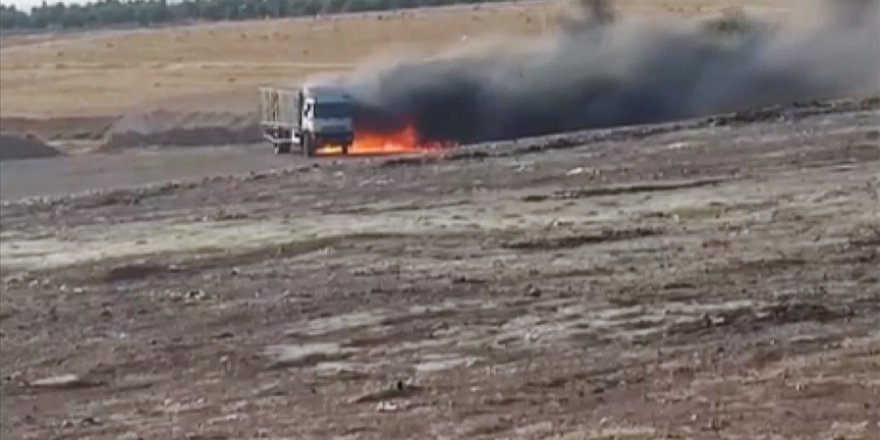 SURİYE'NİN KUZEYİNDE TESPİT EDİLEN BOMBA YÜKLÜ KAMYON İMHA EDİLDİ