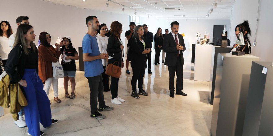 OMÜ’LÜ ÖĞRENCİLERİN “TOHUM” SERGİSİ BÜYÜK BEĞENİ TOPLADI