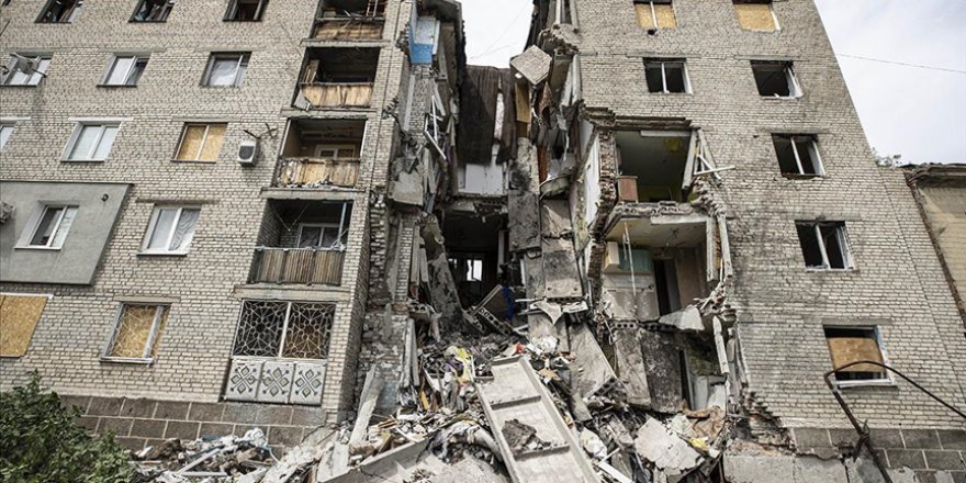 UKRAYNA'NIN DOĞUSUNDAKİ BAHMUT KENTİNE RUS HAVA VE TOPÇU SALDIRILARI ARTIYOR