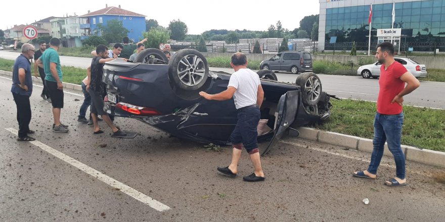 SAMSUN'DA DEVRİLEN OTOMOBİLDEKİ 3 KİŞİ YARALANDI