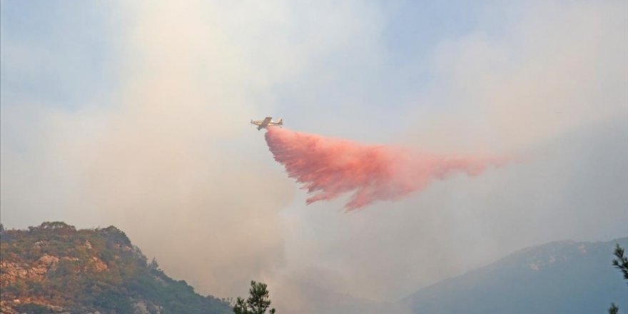 DATÇA'DAKİ YANGINA 5 UÇAK VE 12 HELİKOPTERLE MÜDAHALE EDİLİYOR