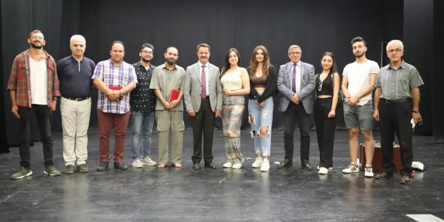 'ÇIPLAK AYAK' SANATSEVERLERLE BULUŞTU