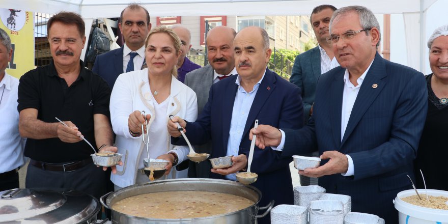  SAMSUN VALİSİ ZÜLKİF DAĞLI, AŞURE GÜNÜ ETKİNLİĞİNE KATILDI