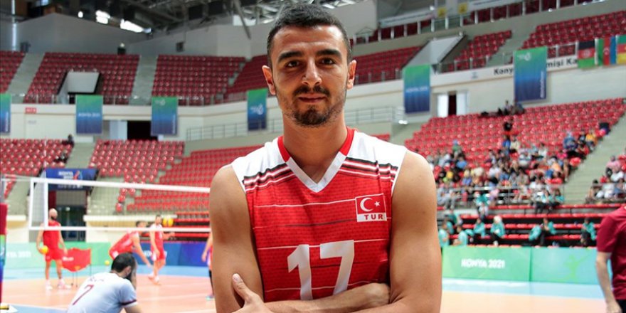 DENEMEK İÇİN BAŞLADIĞI VOLEYBOLDA, MİLLİ TAKIMIN VAZGEÇİLMEZLERİNDEN OLDU