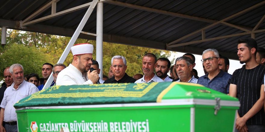 GAZİANTEP'TEKİ TRAFİK KAZASINDA HAYATINI KAYBEDENLER SON YOLCULUKLARINA UĞURLANIYOR